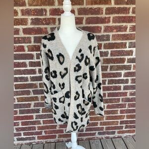 Ladies Modern Canvas Animal Print Open Style Fuzzy Sweater Cardigan Size Medium